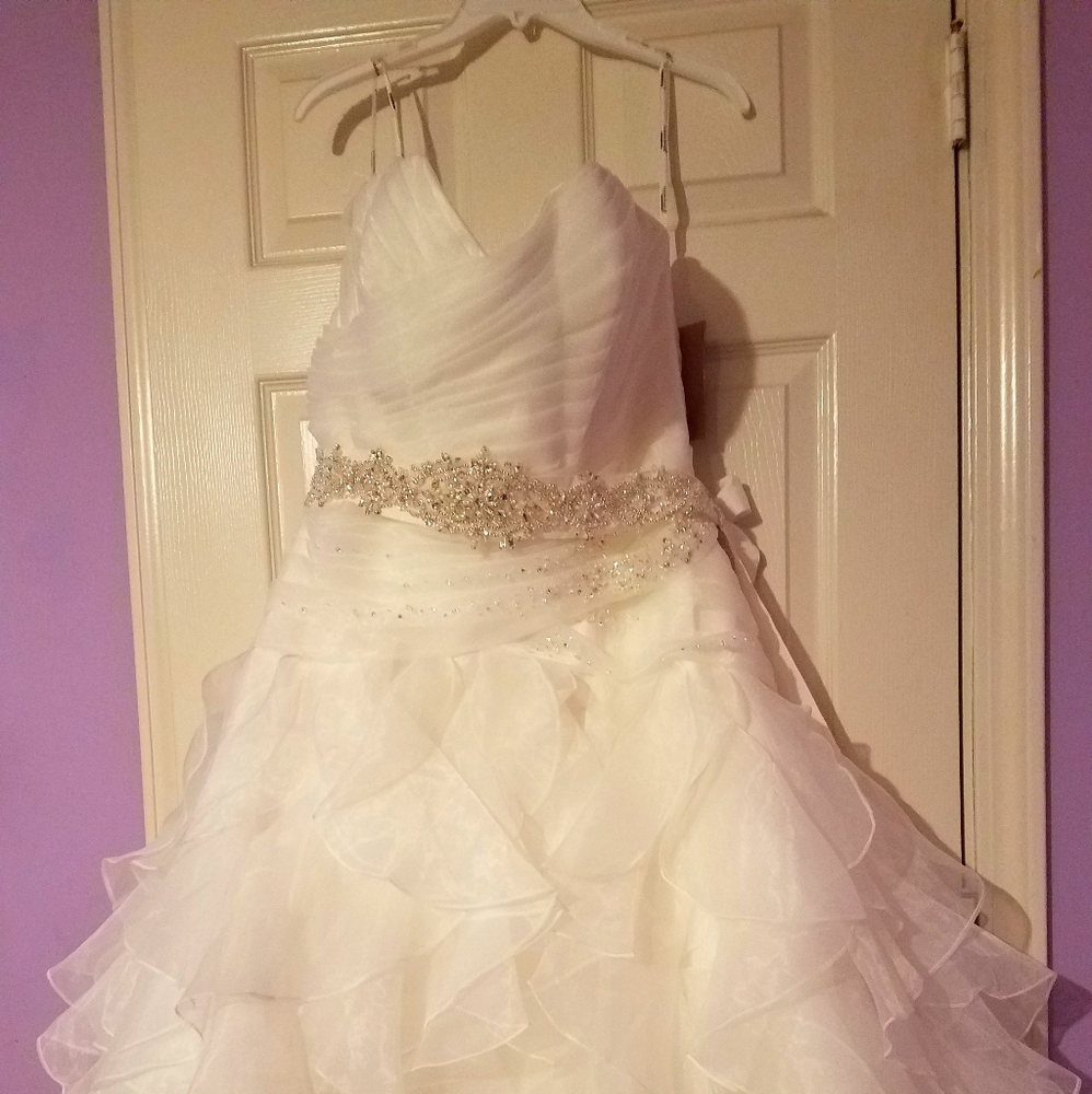 Brand New Cosmobella Wedding Dress